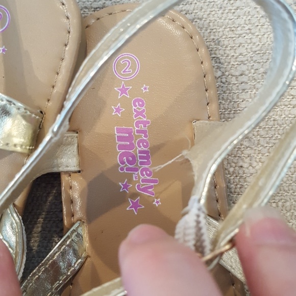 Little girs sandals - Picture 2 of 2